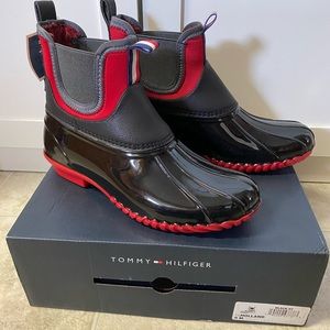 Women’s size 9 Tommy Hilfiger Ankle Duck Boot